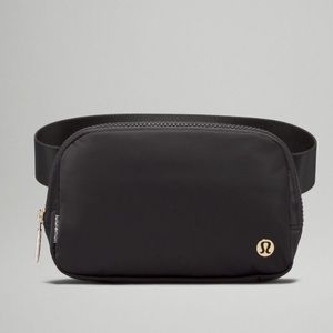 Lululemon Everywhere Beltbag Black Gold